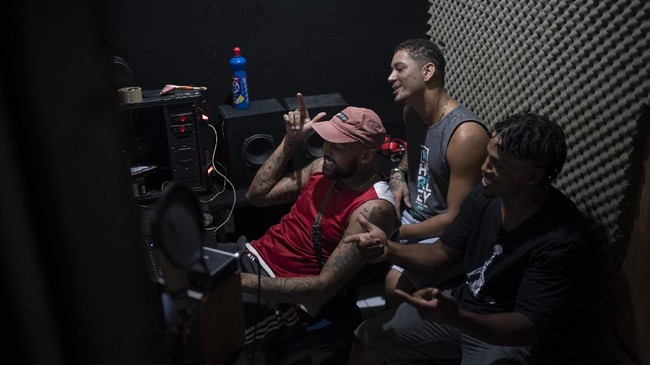 FOTO: Kerajaan 'Rap Gangster' di Favela Rio de Janeiro