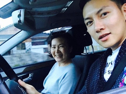 Potret 5 Aktor Tampan Korea Bersama Ibunda, Ji Chang Wook Anak Mama!