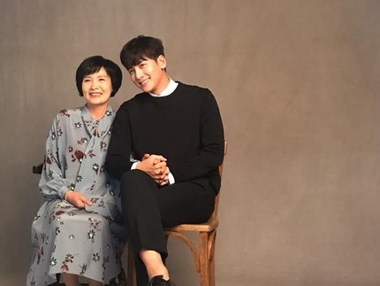 5 Potret Artis Korea Bersama Ibunda yang Jarang Terekspose, Ada Ji Chang Wook