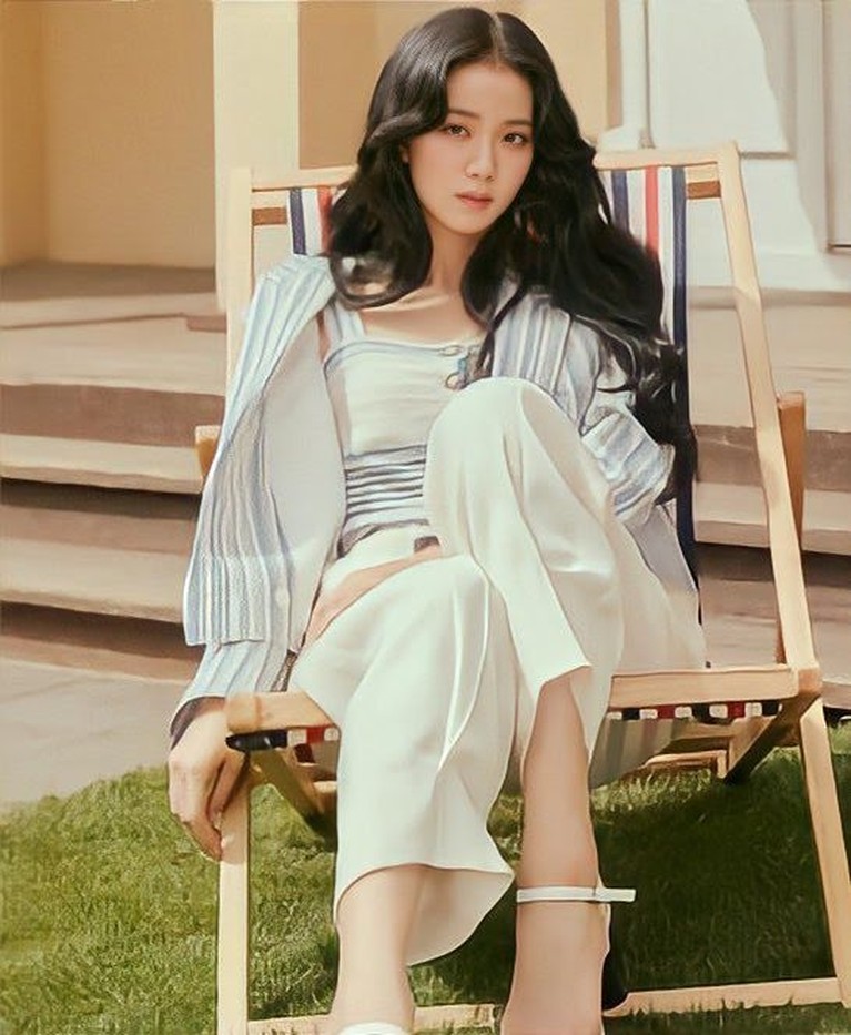 Jisoo BLACKPINK Jisoo BLACKPINK terpilih sebagai model koleksi musim panas 2021 'For A Day Michaa'. Yuk kita intip pancaran aura Jisoo diberbagai busana berbeda!