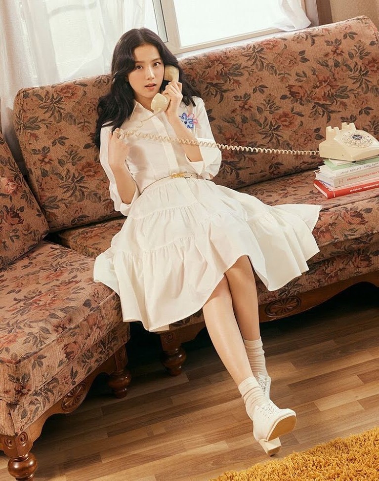 Jisoo BLACKPINK Jisoo BLACKPINK terpilih sebagai model koleksi musim panas 2021 'For A Day Michaa'. Yuk kita intip pancaran aura Jisoo diberbagai busana berbeda!
