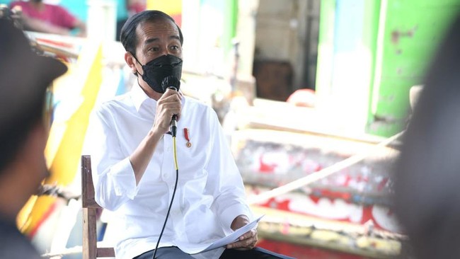 Presiden Joko Widodo (Jokowi) mewajibkan pemerintah daerah menganggarkan sisa dana kapitasi Jaminan Kesehatan Nasional ke APBD dalam Perpres Nomor 46/2021.
