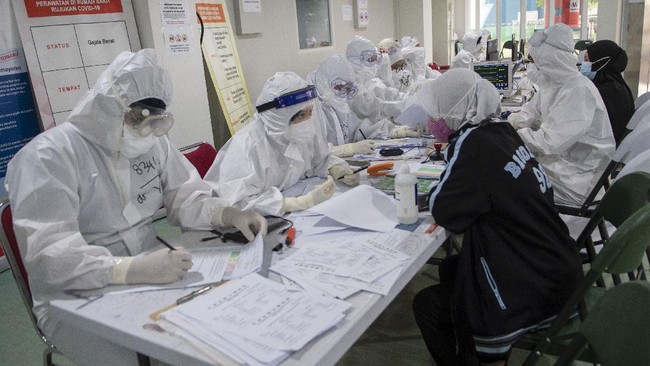 Ratusan Aparatur Sipil Negara (ASN) di DKI Jakarta terpapar Covid-19. Dari jumlah tersebut, sebanyak 54 orang ASN terpapar covid-19 ada di Dinas Kesehatan.