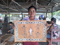Para Perajin Siap Sambut Festival Danau Sentani di Bulan Juni