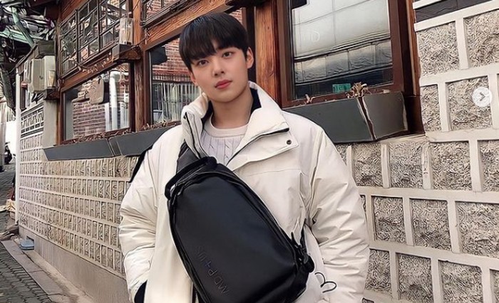 Kim Mingi, berperan kocak sebagai Lim Juyoung, adik Lim Jukyung dalam drama True Beauty / foto: instagram.com/mingi_1122