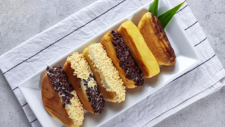 Kue Pukis, Traditional Javanese pancakes made from flour and coconut milk