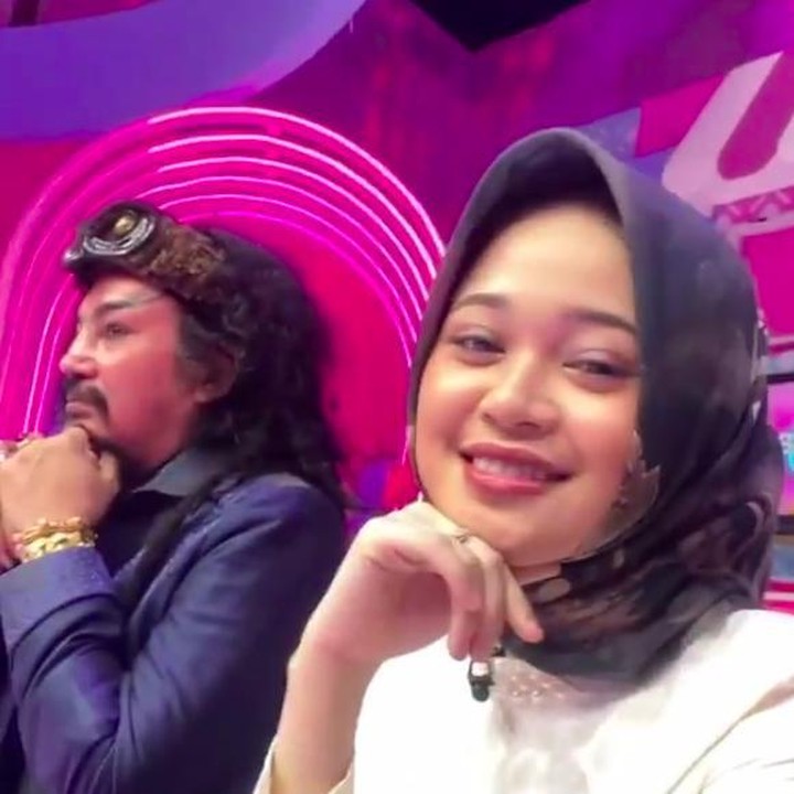 <p>Walau sering menonton aksi ayahnya di televisi, tampaknya Cecillia Gina tak ikuti jejak sang ayah menjadi pesulap.</p>