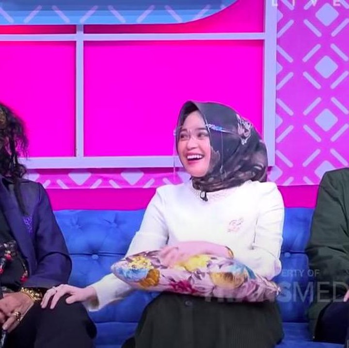 <p>Menurut Bunda, apa fitur wajah Cecillia Gina yang mirip dengan sang ayah, Limbad? (Foto: YouTube Trans TV)</p>