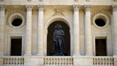 FOTO: Bercak Darah dan Dua Abad Kematian Napoleon Bonaparte Prancis memperingati dua abad kematian Napoleon Bonaparte pada Rabu (5/5), salah satunya dengan cara menggelar lelang memorabilia sang pemimpin.