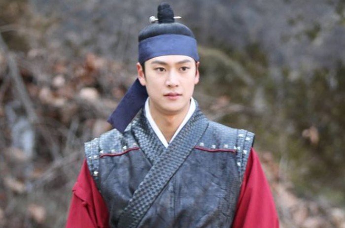 Na Inwoo tampil gagah dalam drama Mr. Queen dan River When The Moon Rises / foto: instagram.com/10042n00