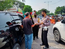 5 Mobil Pelat Malang hingga Bali Diputar Balik di Exit Tol Gunungsari