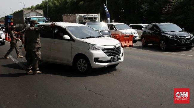Pemerintah Kota Tangerang mengeluarkan aturan Surat Ijin Keluar Masuk (SIKM) bagi masyarakat yang hendak melakukan perjalanan selama masa larangan mudik.