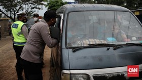 Modus Pemudik Akali Razia: Sembunyi di Truk Hingga Ambulans
