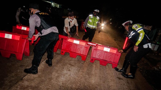 Polresta Bogor Kota menambah titik penyekatan baru di perbatasan wilayah Bogor untuk menekan laju penyebaran virus corona selama pelaksanaan PPKM Darurat.