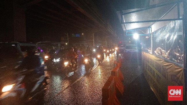 Seorang ustaz menjadi korban aksi begal di Kecamatan Mustika Jaya, Kota Bekasi, pada Senin (20/9) malam. Korban mengalami luka bacok.