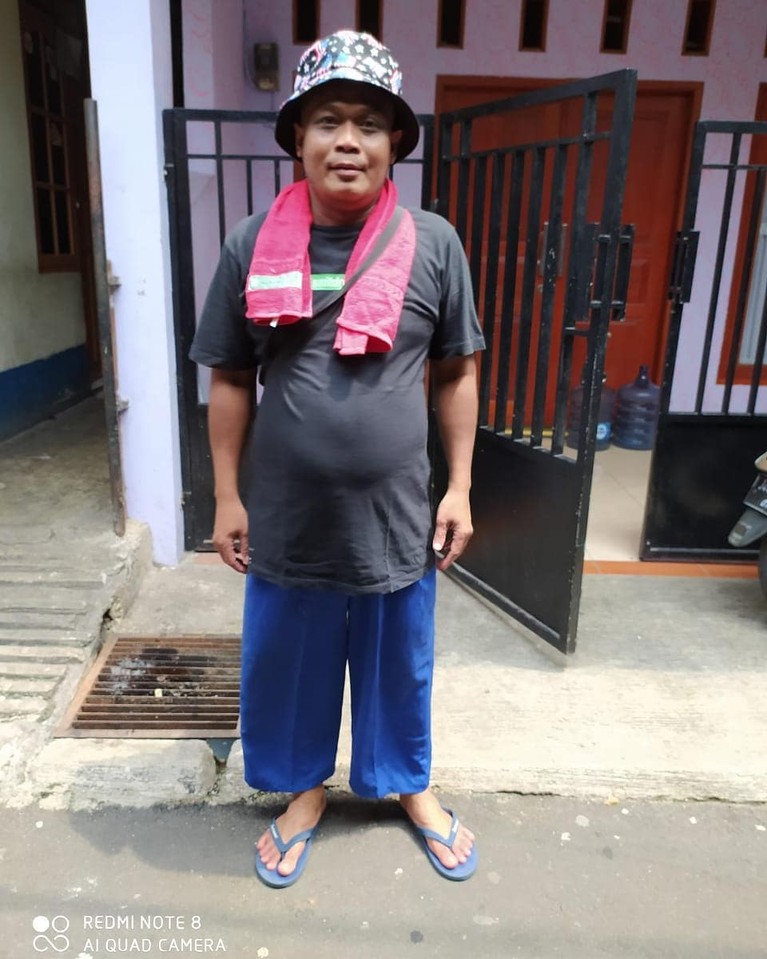 Sapri Pantun Lama tak ada kabar komedian Sapri dikabarkan tengah sakit. Intip lagi keceriaan Sapri sebelum jatuh sakit!
