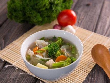 Menu Sahur: Resep Sayur Sop Sehat dengan Daging Ayam Tanpa Lemak