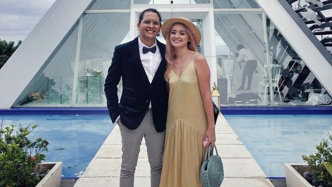 Jenazah suami Joanna Alexandra, Raditya Oloan akan dimakamkan di Sandiego Hills, Karawang, Minggu (9/5). Radit meninggal setelah sempat terpapar Covid-19.