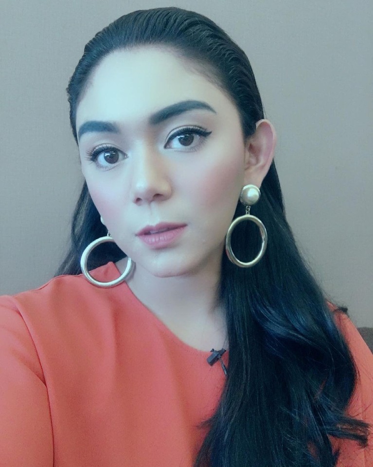 Thalita Latief Thalita Latief mencurahkan masalah rumah tangga nya dengan Dennis Lyla kepada Maia Estianty. Yuk kita intip potret Thalita!