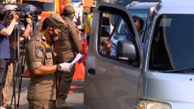 VIDEO: Ada Pos Penyekatan, Gerbang Tol Cikarang Barat Macet