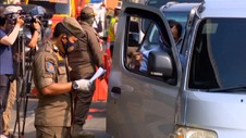 VIDEO: Ada Pos Penyekatan, Gerbang Tol Cikarang Barat Macet