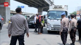 VIDEO: 15 Kendaraan Diminta Putar Balik di Kalimalang