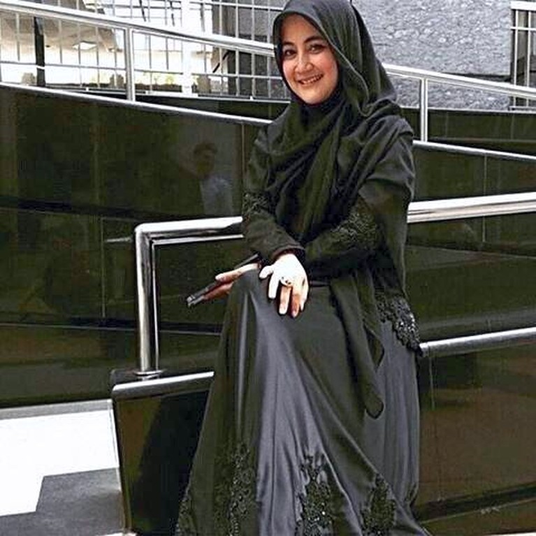 Kabar mengejutkan datang dari Umi Pipik istri Alm Uje yang mengaku bahwa ia sempat dipoligami saat sakit keras. Yuk kita intip potret Umi Pipik!