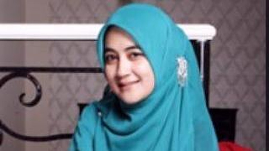 Kabar mengejutkan datang dari Umi Pipik istri Alm Uje yang mengaku bahwa ia sempat dipoligami saat sakit keras. Yuk kita intip potret Umi Pipik!