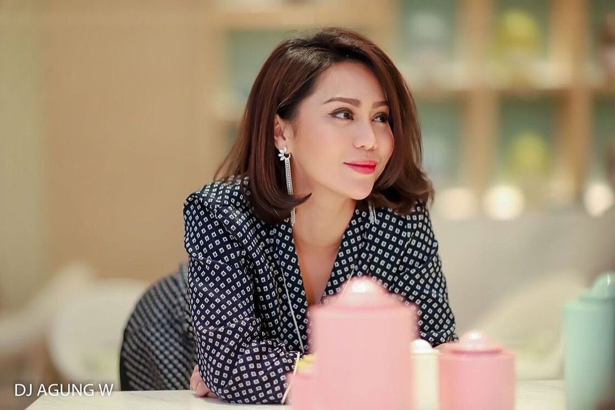 Vicky Zainal mengungkap alasannya bercerai dengan Mulyadi Setiawan setelah 10 tahun menikah&period; Yuk kita intip potret Vicky Zainal&excl;