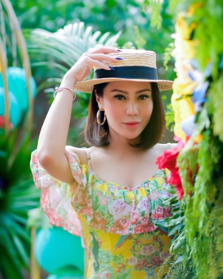 Vicky Zainal Vicky Zainal mengungkap alasannya bercerai dengan Mulyadi Setiawan setelah 10 tahun menikah. Yuk kita intip potret Vicky Zainal!