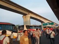 Beredar di Medsos, Pekerja Kena Penyekatan di Tol Cikarang