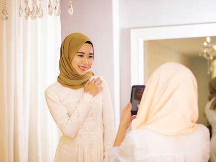 5 Inspirasi Baju Lebaran Paling Kekinian untuk Bunda Berusia 30-an