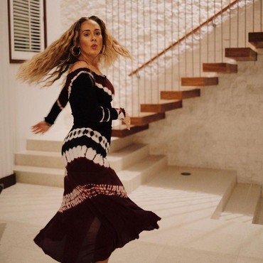 Adele Rayakan Ulang Tahun ke-33 dengan Unggah Foto Langka di Instagram