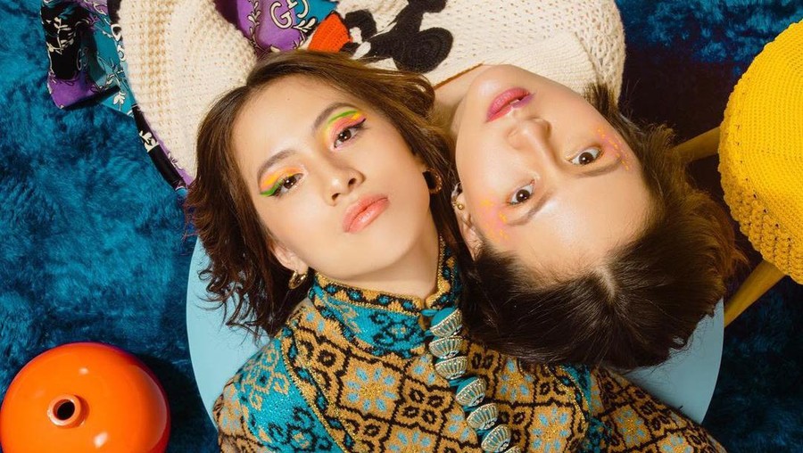 Adhisty Zara dan Hasyakyla dua beradik kakak yang sering dibandingkan dan dikatakan bersaing. Yuk kita lihat kedekatan mereka!