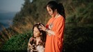 Adhisty Zara dan Hasyakyla Adhisty Zara dan Hasyakyla dua beradik kakak yang sering dibandingkan dan dikatakan bersaing. Yuk kita lihat kedekatan mereka!