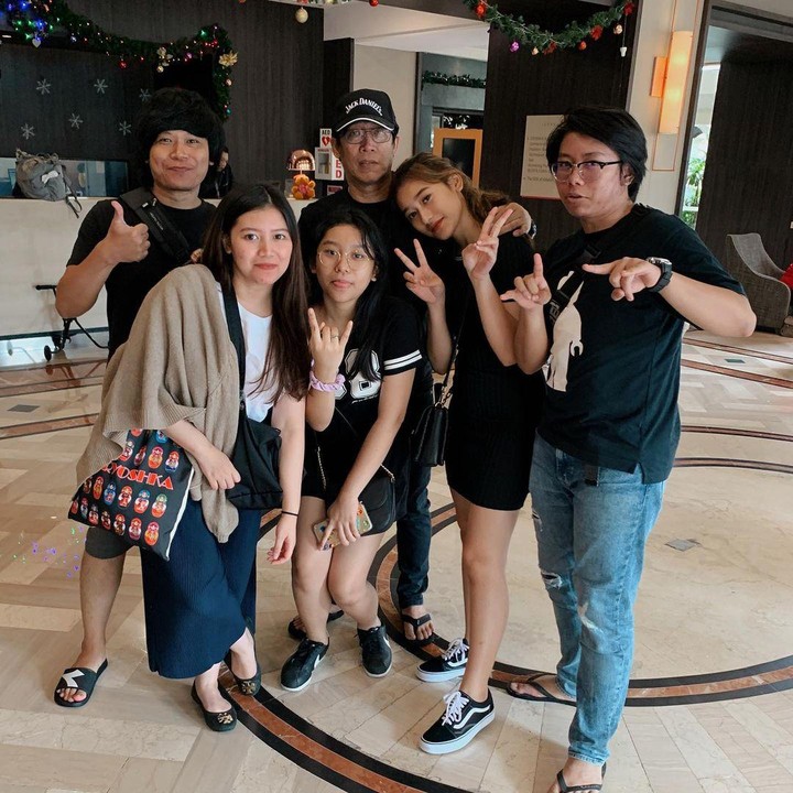 <p>Parto tak pernah absen menemani Amanda Caesa ketika berkumpul bersama teman-teman dan para kerabat. Lihat saja potret kebersamaan mereka yang diunggah Amanda ke Instagram. (Foto: Instagram: @amandacaesaa)</p>