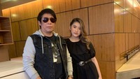 <p>Amanda Caesa diketahui memiliki hubungan yang sangat erat dengan sang ayah, lho. (Foto: Instagram: @amandacaesaa)</p>