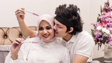 ATTA-AUREL KABARKAN HAMIL ANAK PERTAMA