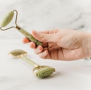 5 Manfaat menggunakan Jade Roller secara Rutin