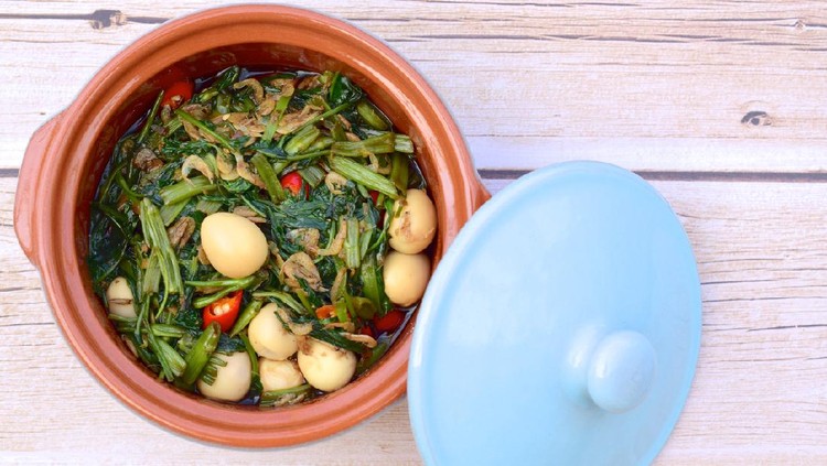 Spicy stir fried water spinach with quail eggs