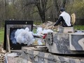 FOTO: Mantan Sniper Israel Melukis dengan Desingan Peluru
