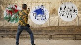 FOTO: Mantan Sniper Israel Melukis dengan Desingan Peluru Eks sniper elite Israel, David Roytman, mengalihkan keahliannya dalam menembak jitu dengan melukis menggunakan desingan peluru.