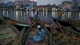 NYALANG: Meramu Doa di Api Suci Foto-foto pilihan redaksi CNNIndonesia.com di pelbagai penjuru dunia, dari India hingga Amerika Serikat.