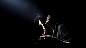 NYALANG: Meramu Doa di Api Suci
