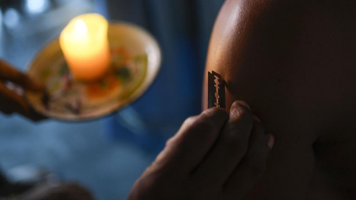 NYALANG: Meramu Doa di Api Suci
