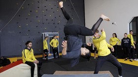 FOTO: Para Perempuan Tangguh Belajar Jadi Stuntwomen