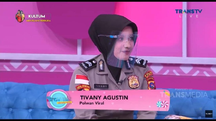 Polwan Cantik Tivany Agustin