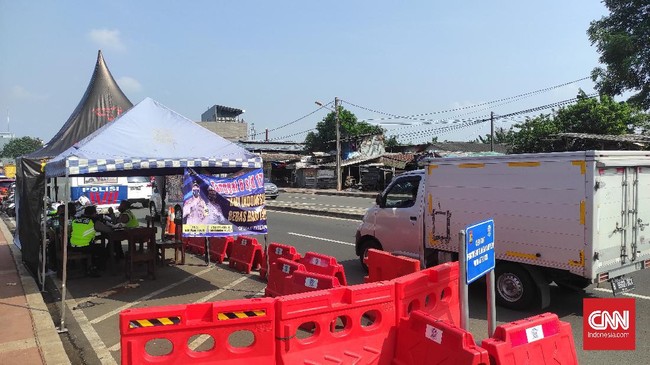 Polisi menyatakan pemudik yang terjaring dengan modus menumpang truk ekspedisi merupakan karyawan perusahaan otomotif dan tak membayar ongkos.