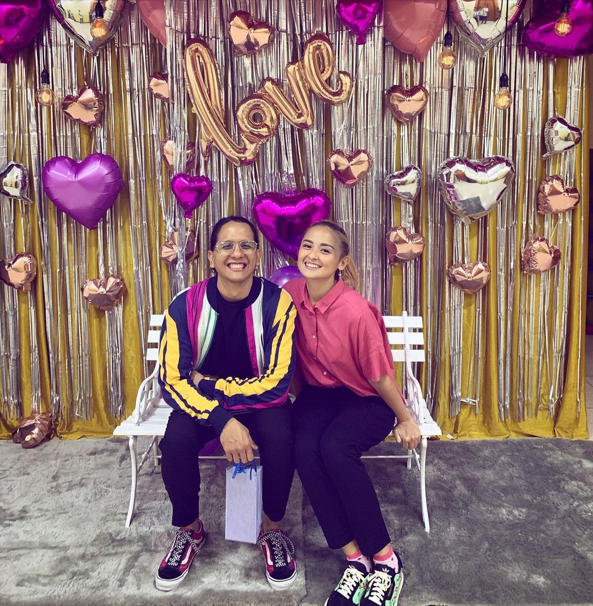 Kabar duka datang dari Raditya Oloan suami Joanna Alexandra yang meninggal dunia&period; Yuk kita lihat momen-momen terakhir kebersamaan mereka&excl;