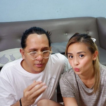 Tangis Haru Joanna Alexandra Mengiringi Pemakaman Raditya Oloan